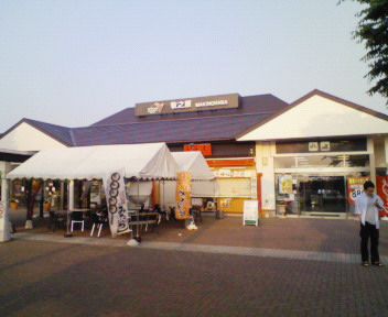 牧の原SAの風景。まだ朝早くで人もまばら